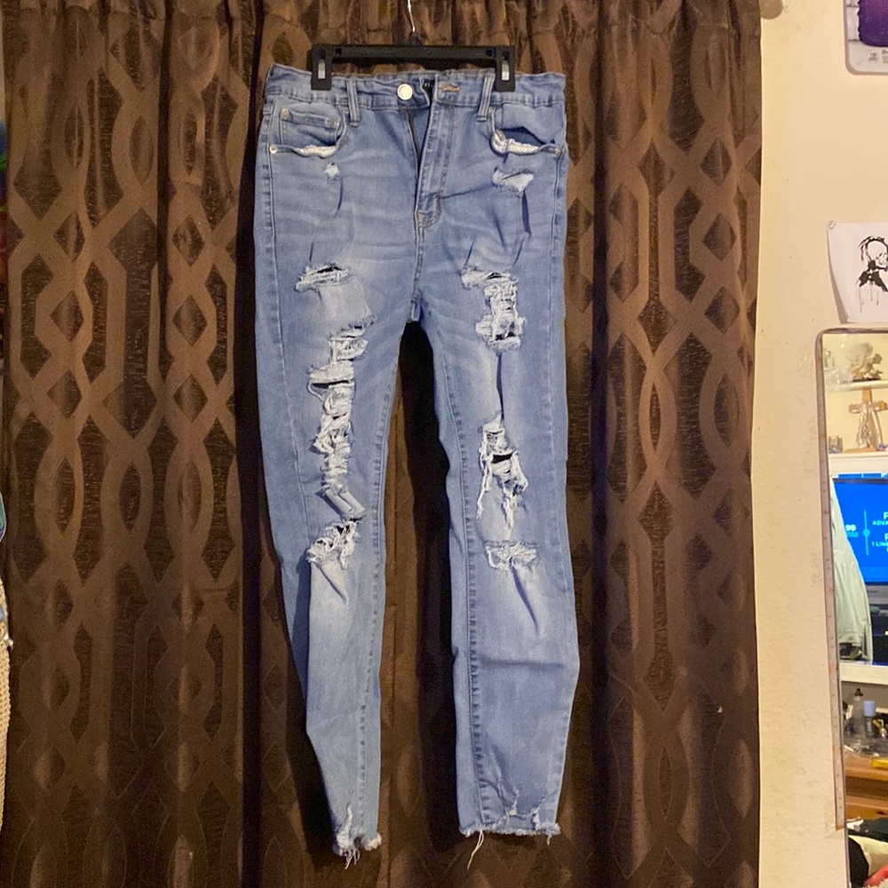 Light washed ripped jeans